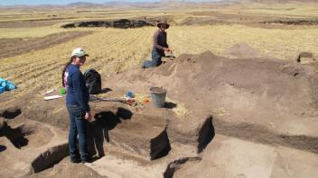 Lauren and Lee excavating at Soro Mik'aya Patjxa.
