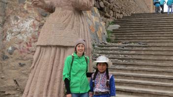Lauren and local girl in Chivay during a brief visit for acclimatization.